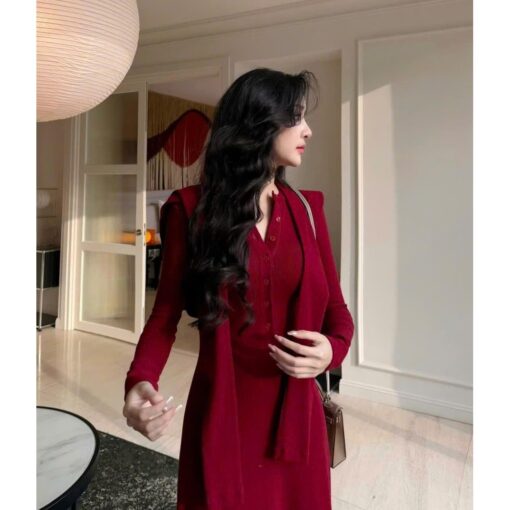 Set Đầm Maxi Dài Tay Nẹp Cúc Phối Kèm Khăn Choàng SA075 Chemstore - Hình ảnh 2