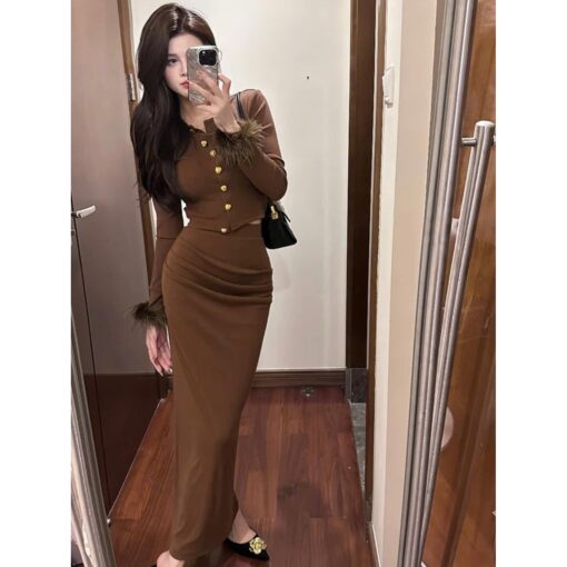 Bộ Áo Cài Cúc Tay Dài Phối Lông Cổ Tròn Mix Chân Váy Dài Nhún Một Bên Hông SO039 Chemstore - Hình ảnh 5